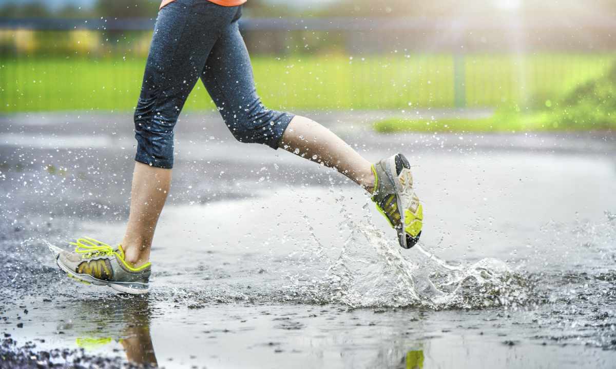 How to run in the rain